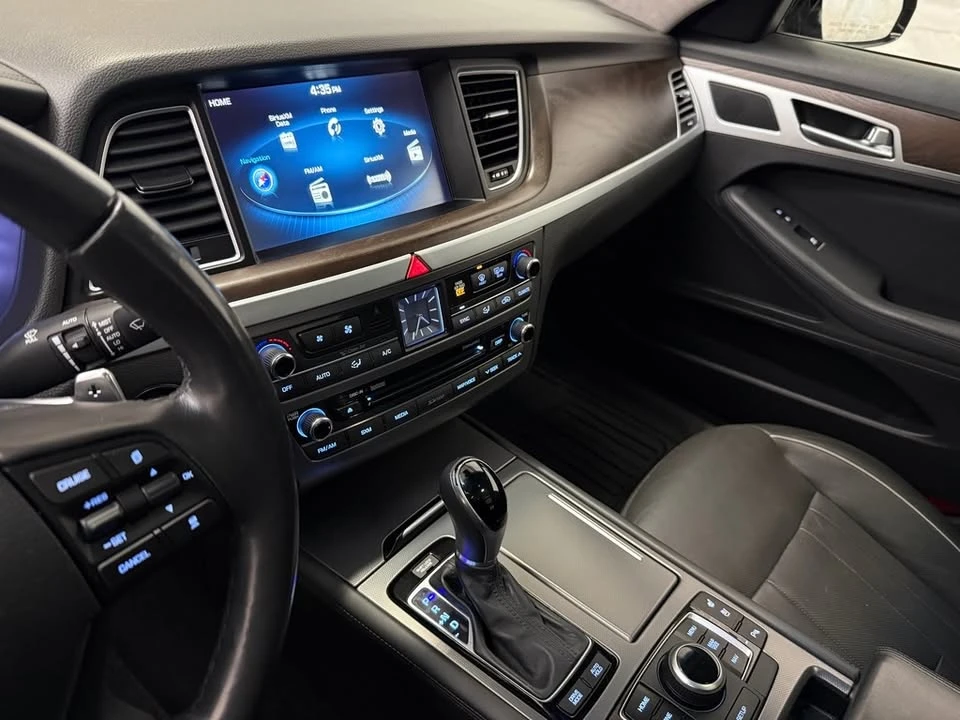 2016 Hyundai Genesis - Image 13 of 20