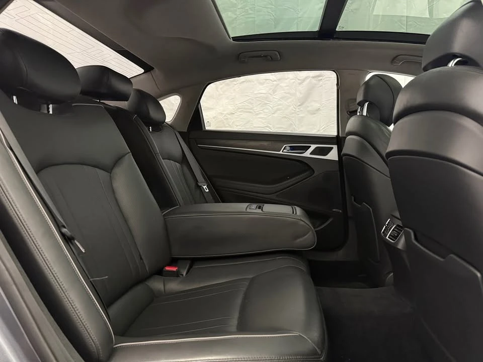 2016 Hyundai Genesis - Image 16 of 20
