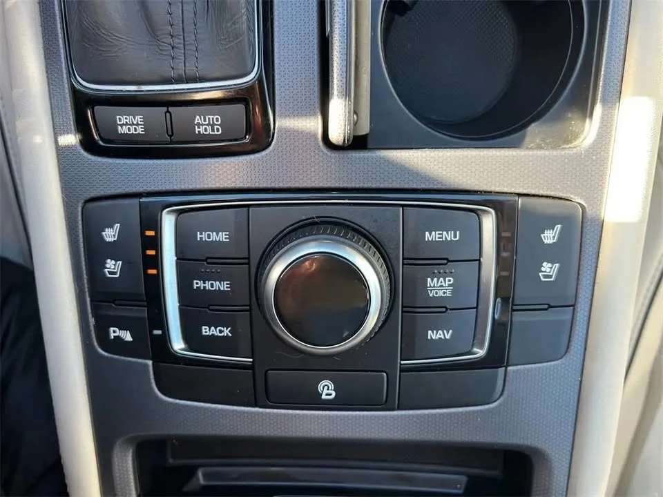 2016 Hyundai Genesis - Image 14 of 15