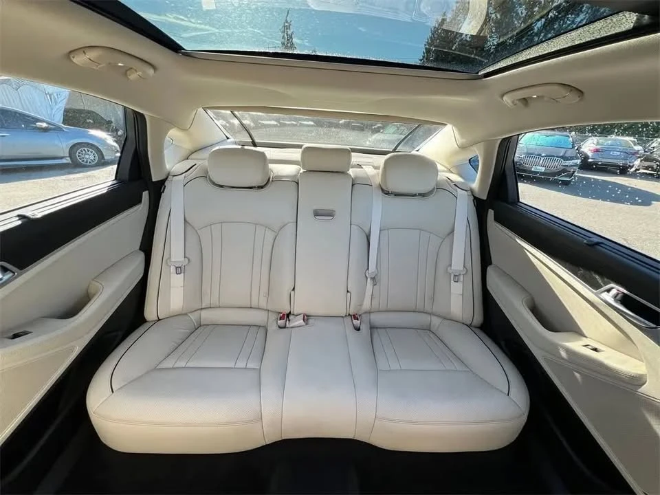 2016 Hyundai Genesis - Image 10 of 15