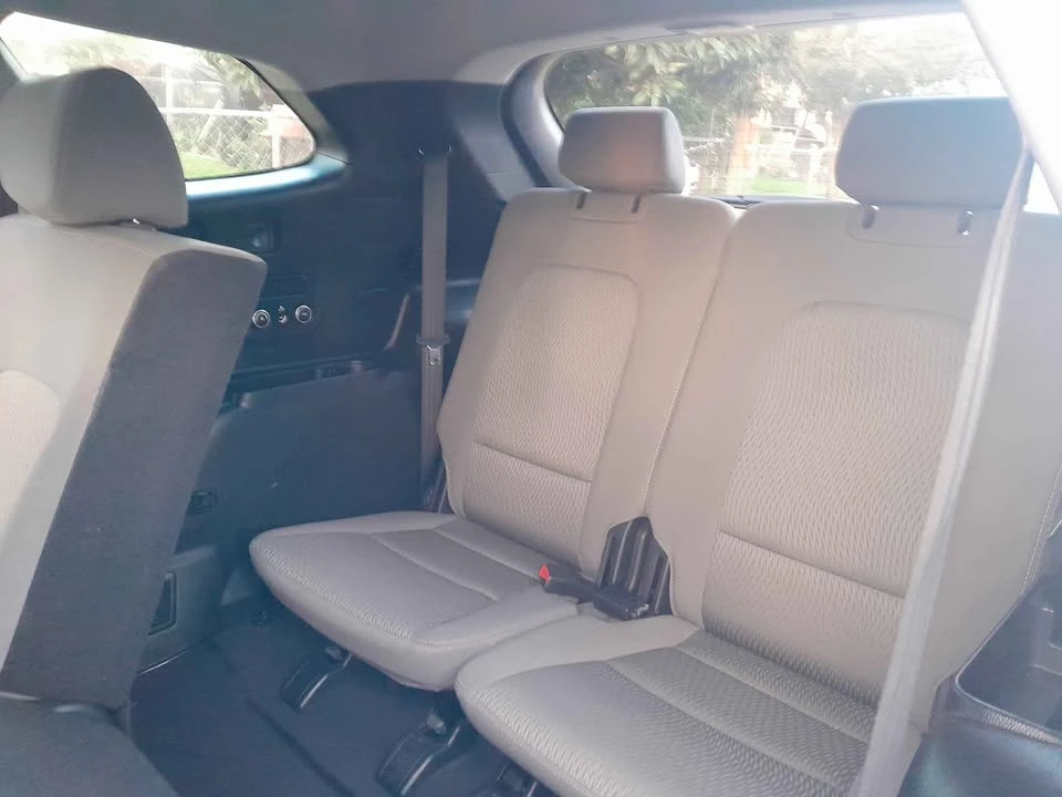 2016 Hyundai Santa Fe - Image 9 of 11