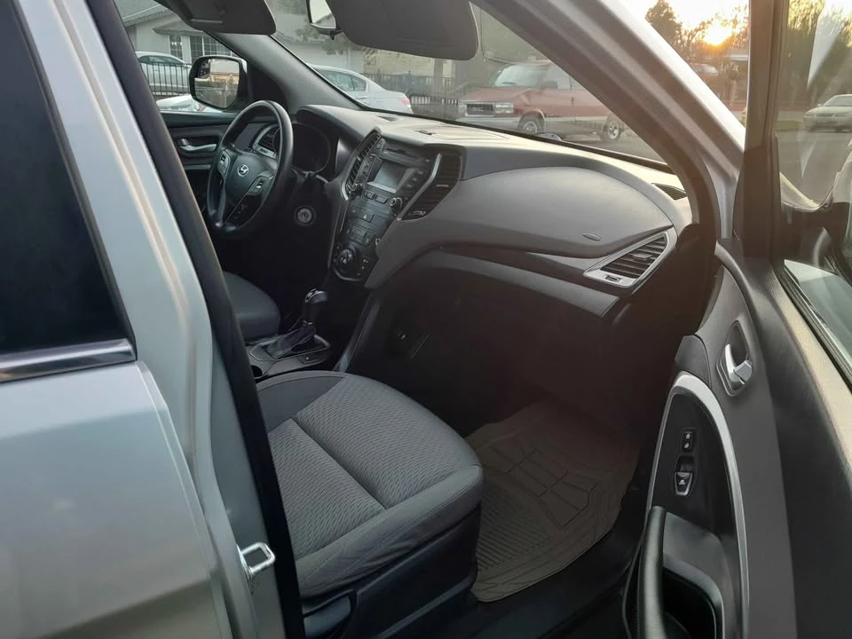 2016 Hyundai Santa Fe - Image 11 of 11
