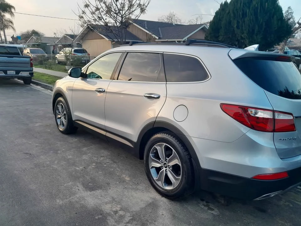 2016 Hyundai Santa Fe - Image 4 of 11