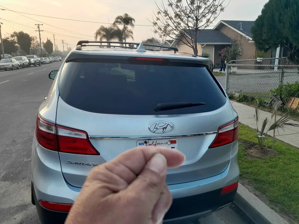 2016 Hyundai Santa Fe - Image 6 of 11