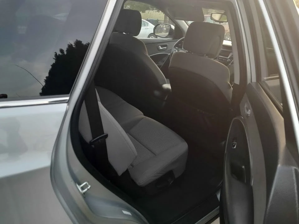 2016 Hyundai Santa Fe - Image 10 of 11