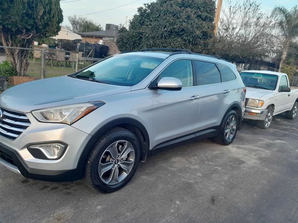 2016 Hyundai Santa Fe - Image 2 of 11
