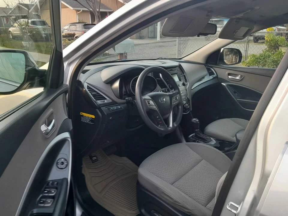 2016 Hyundai Santa Fe - Image 7 of 11