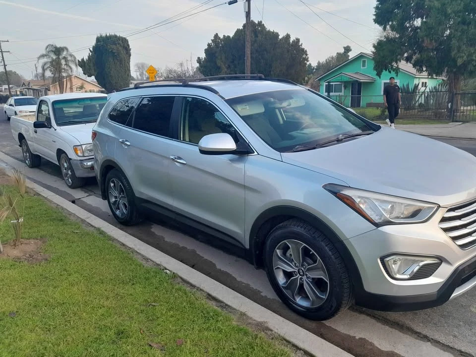 2016 Hyundai Santa Fe - Image 3 of 11