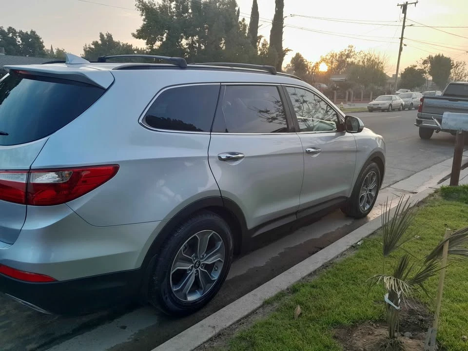 2016 Hyundai Santa Fe - Image 5 of 11