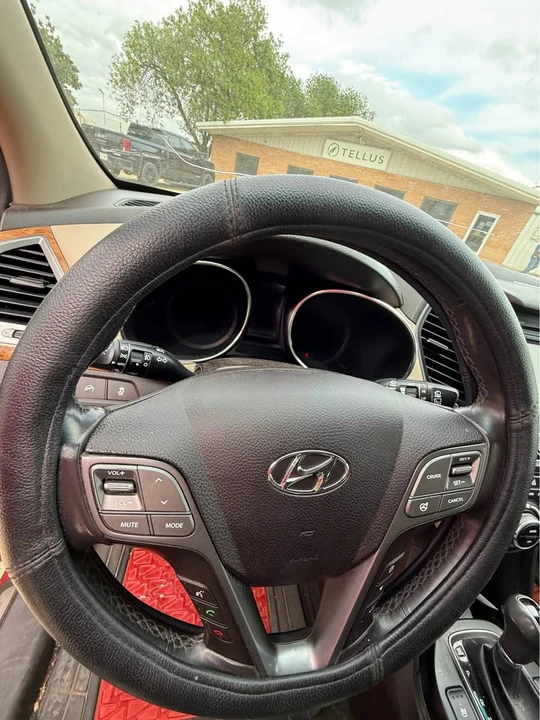 2016 Hyundai Santa Fe - Image 10 of 13