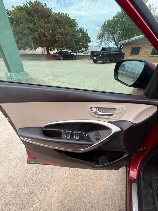 2016 Hyundai Santa Fe - Image 11 of 13