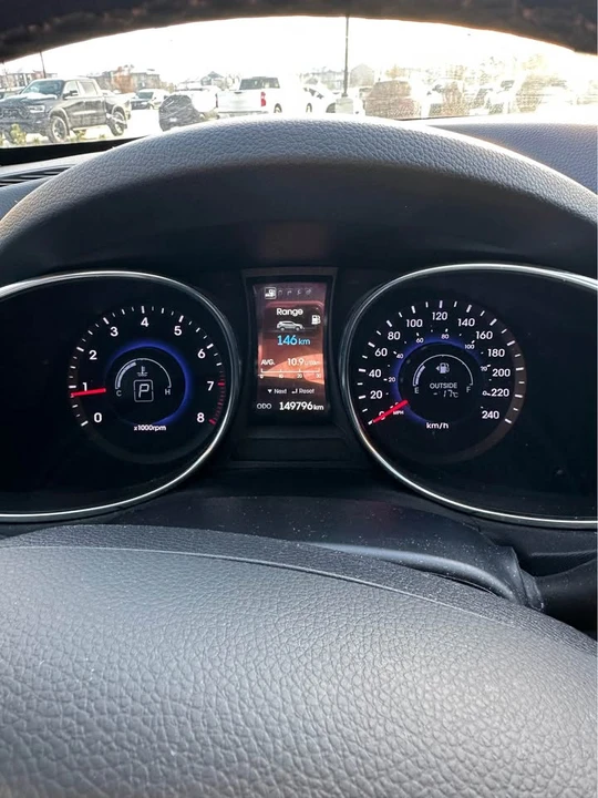 2016 Hyundai Santa Fe - Image 2 of 17
