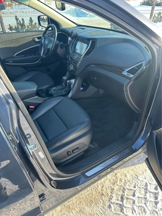 2016 Hyundai Santa Fe - Image 13 of 17