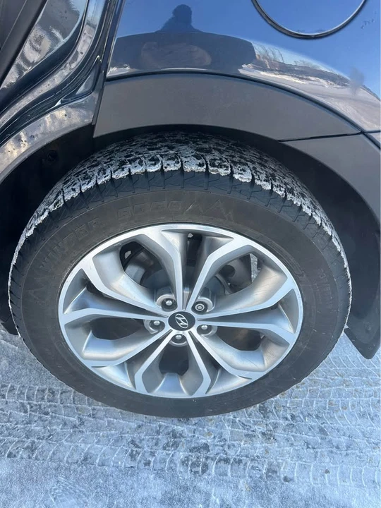 2016 Hyundai Santa Fe - Image 8 of 17