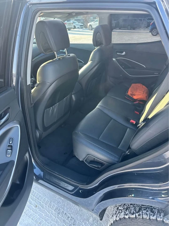 2016 Hyundai Santa Fe - Image 9 of 17