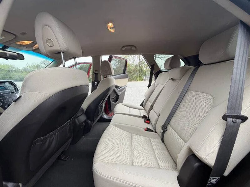 2016 Hyundai Santa Fe - Image 12 of 13