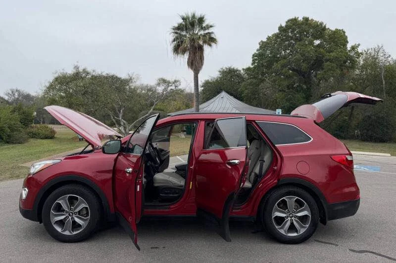 2016 Hyundai Santa Fe - Image 5 of 13