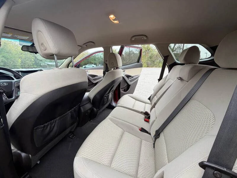 2016 Hyundai Santa Fe - Image 11 of 13