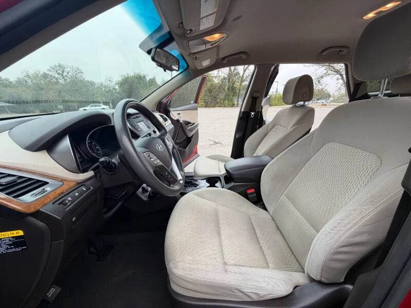 2016 Hyundai Santa Fe - Image 10 of 13