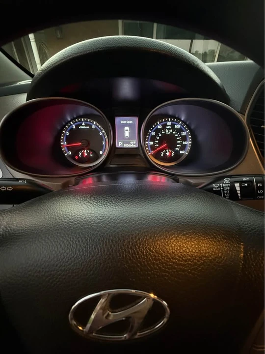 2016 Hyundai Santa Fe - Image 7 of 8