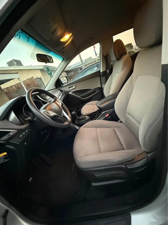 2016 Hyundai Santa Fe - Image 5 of 8