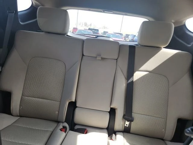 2016 Hyundai Santa Fe - Image 11 of 12