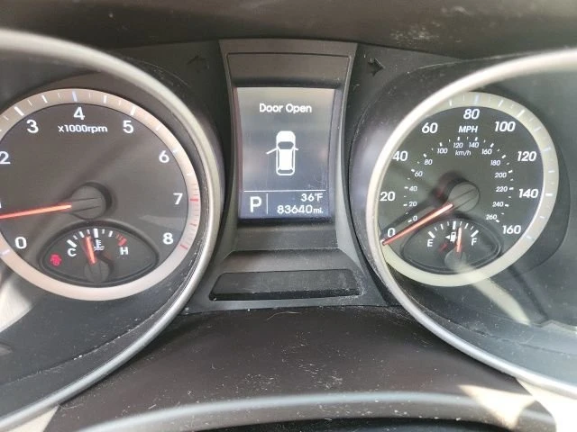 2016 Hyundai Santa Fe - Image 9 of 12