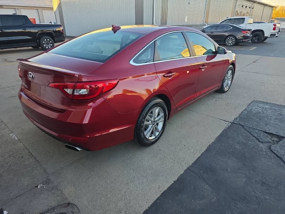 2016 Hyundai Sonata - Image 4 of 10