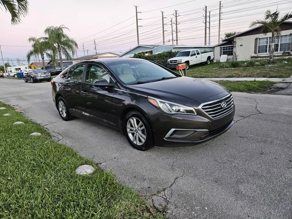 2016 Hyundai Sonata - Image 2 of 10