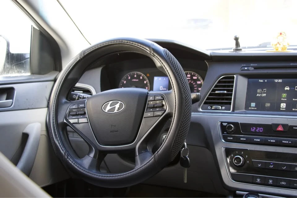 2016 Hyundai Sonata - Image 2 of 12