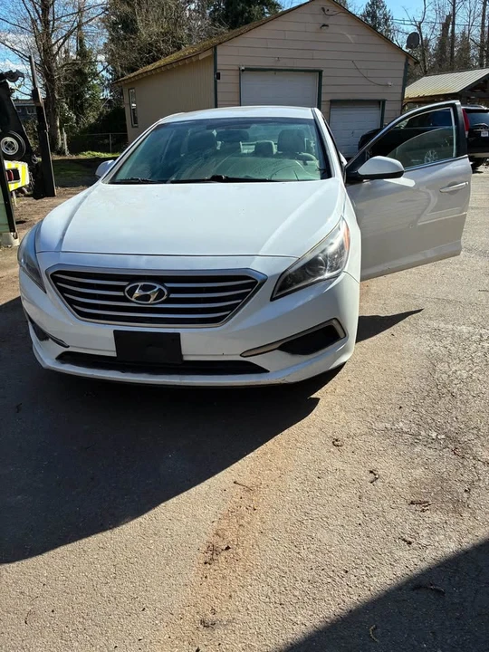 2016 Hyundai Sonata - Image 2 of 8
