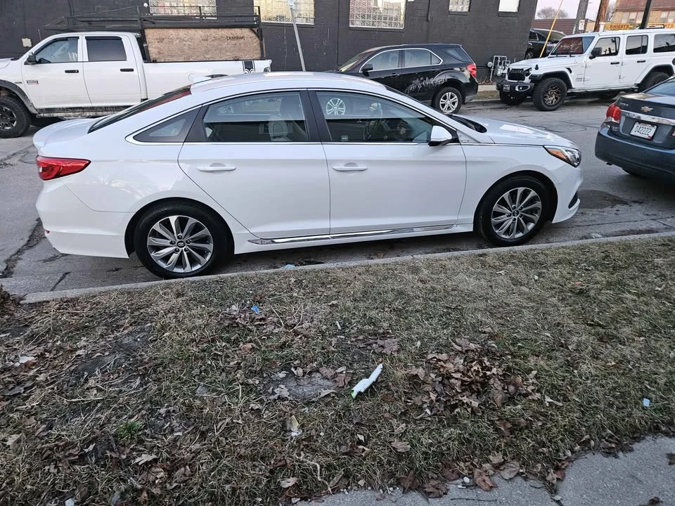 2016 Hyundai Sonata - Image 4 of 9