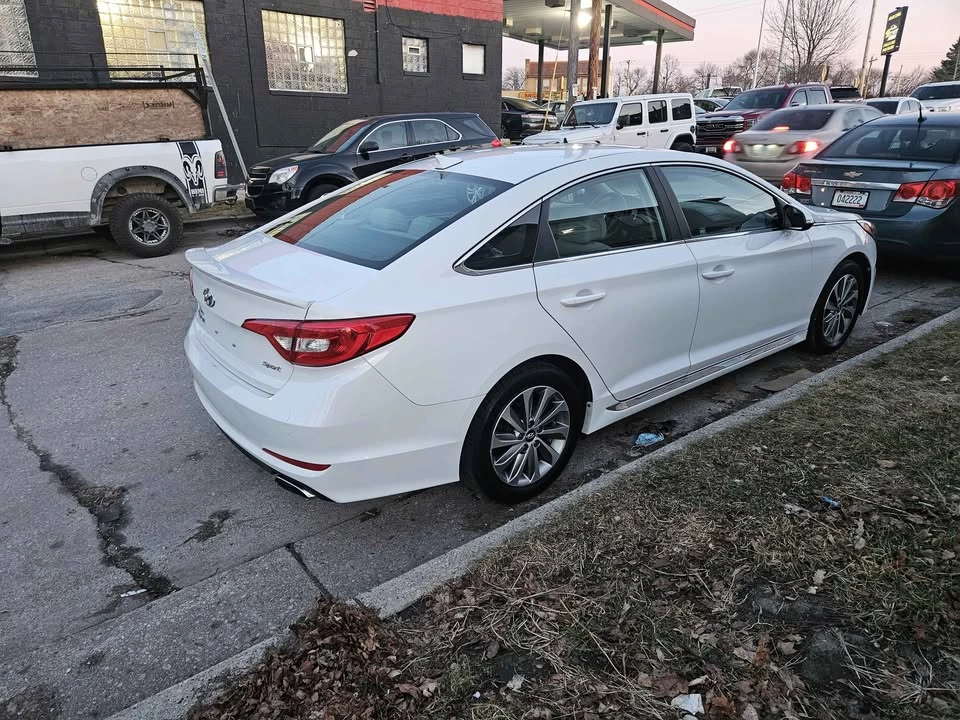 2016 Hyundai Sonata - Image 5 of 9