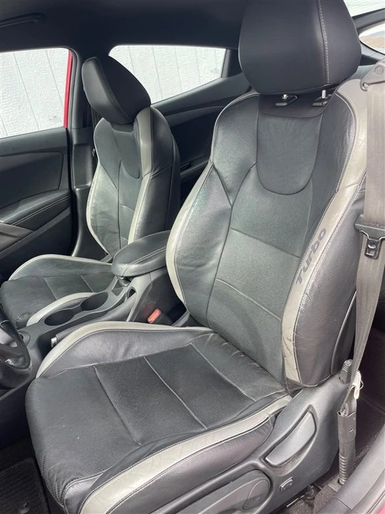 2016 Hyundai Veloster - Image 10 of 16
