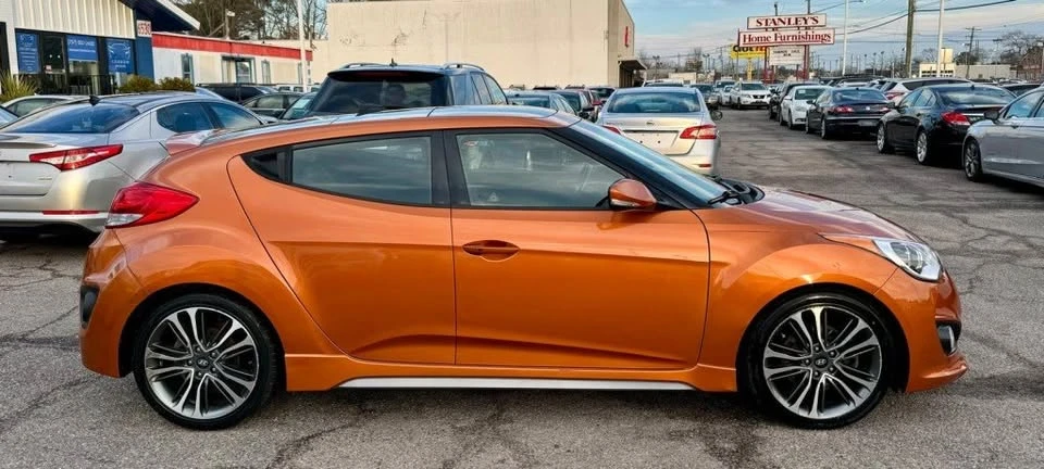 2016 Hyundai Veloster - Image 8 of 20