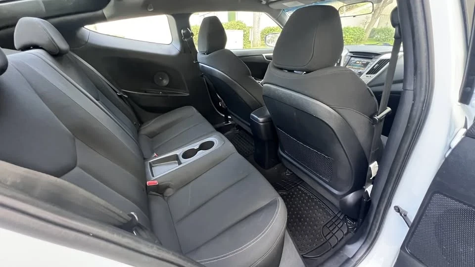 2016 Hyundai Veloster - Image 16 of 19
