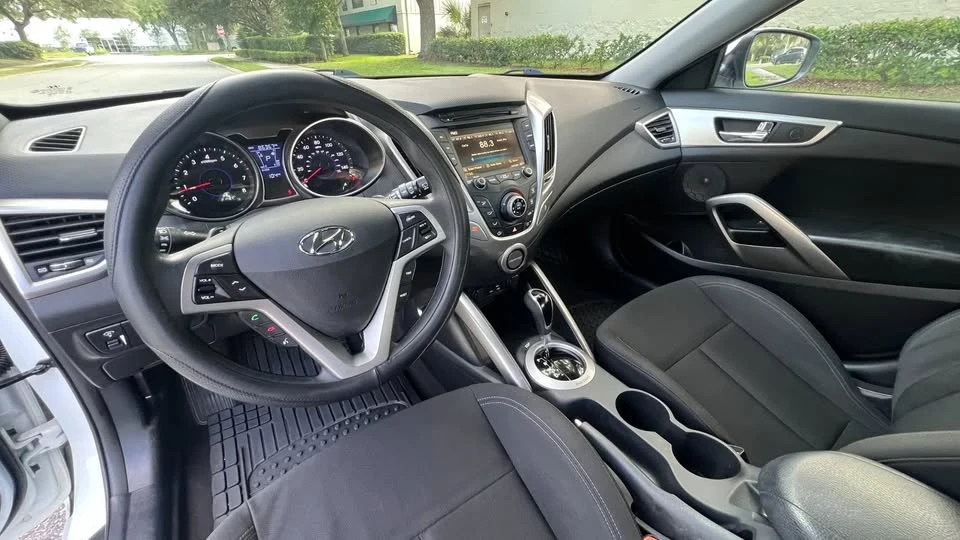 2016 Hyundai Veloster - Image 10 of 19