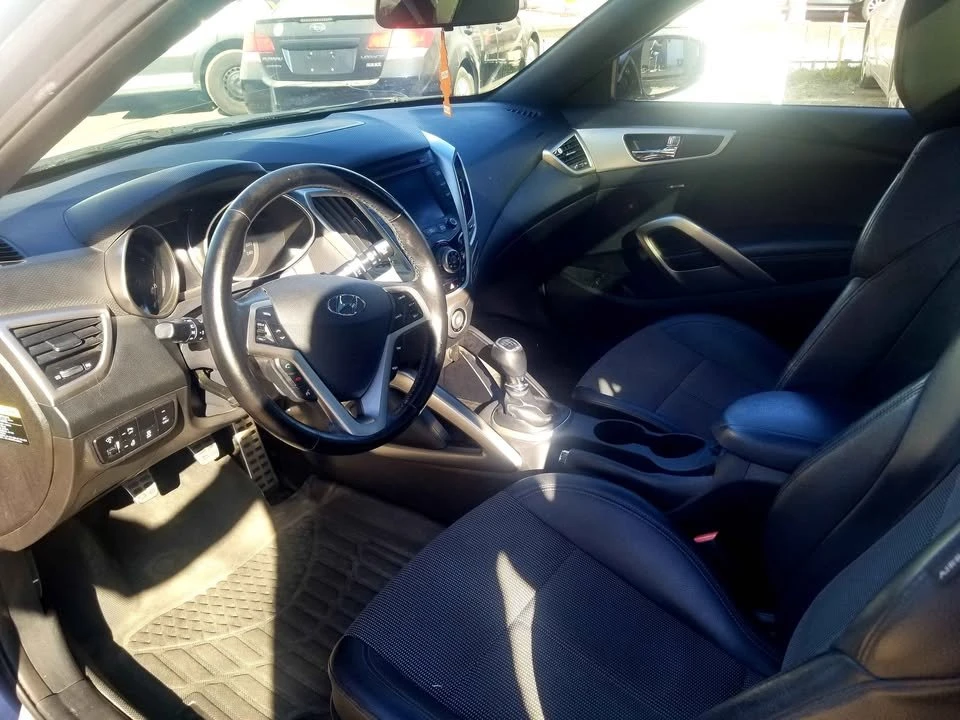 2016 Hyundai Veloster - Image 10 of 11