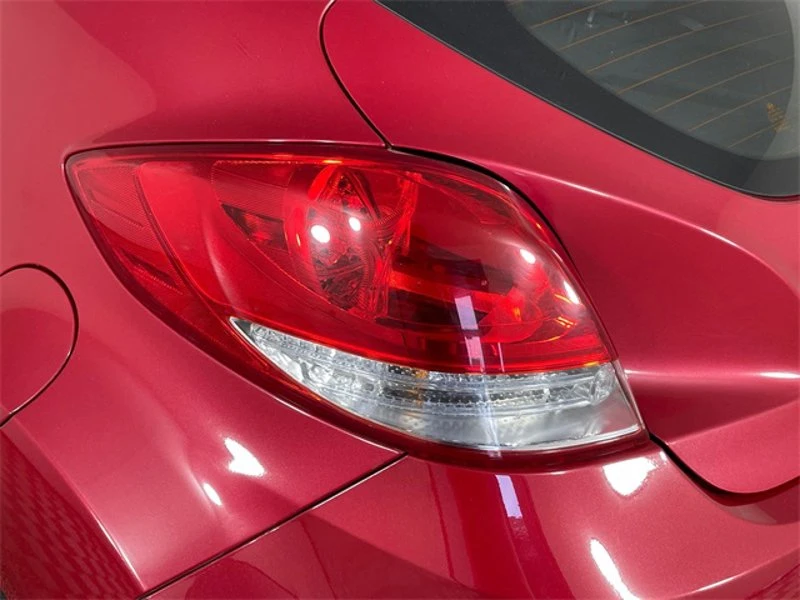 2016 Hyundai Veloster - Image 16 of 17