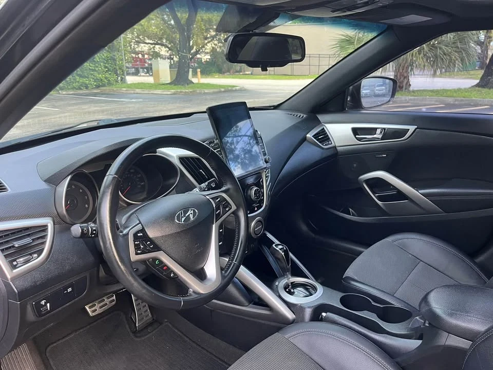 2016 Hyundai Veloster - Image 11 of 16