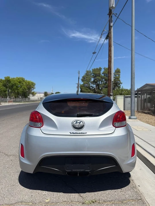 2016 Hyundai Veloster - Image 2 of 8