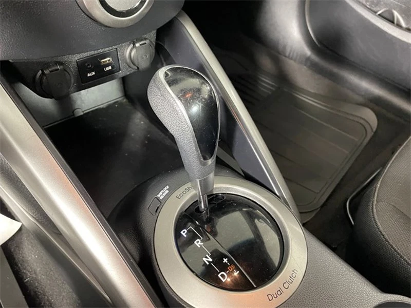 2016 Hyundai Veloster - Image 7 of 17