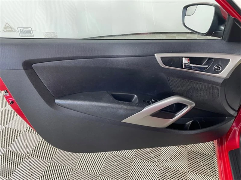 2016 Hyundai Veloster - Image 13 of 17