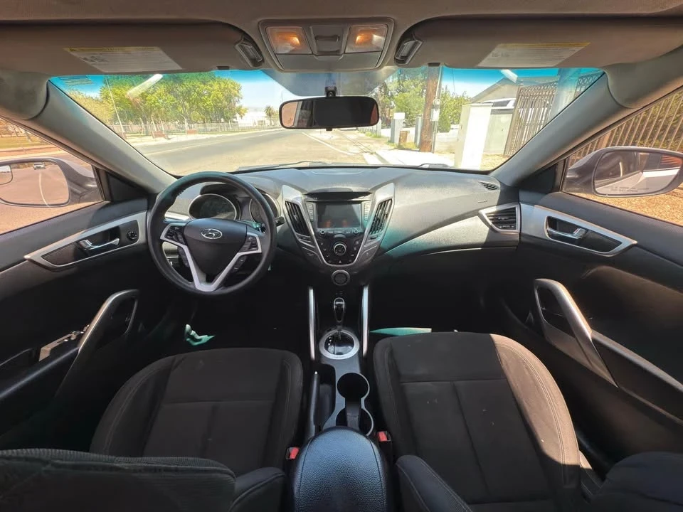 2016 Hyundai Veloster - Image 4 of 8