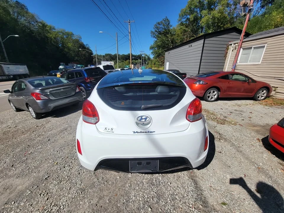 2016 Hyundai Veloster - Image 4 of 10