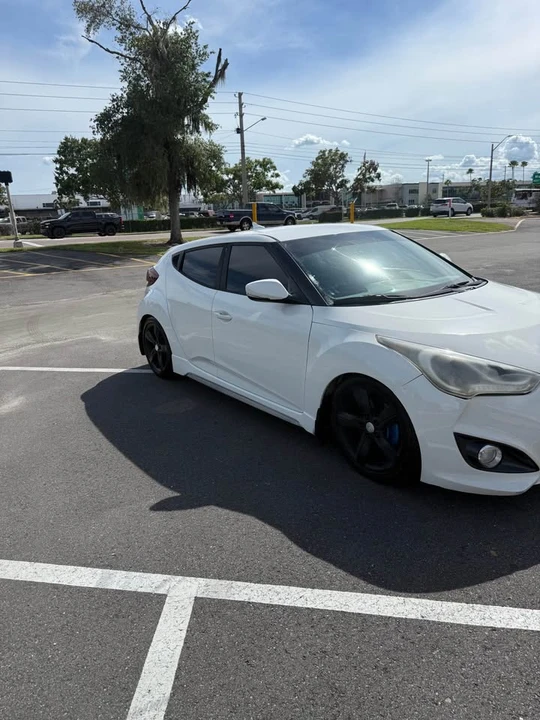 2016 Hyundai Veloster - Image 8 of 10