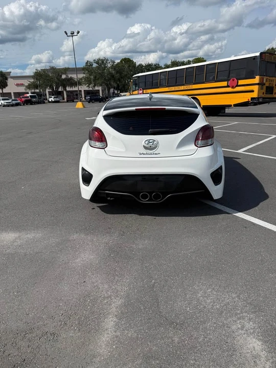 2016 Hyundai Veloster - Image 6 of 10