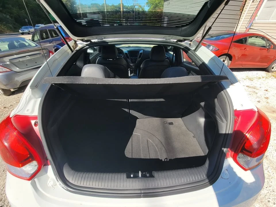 2016 Hyundai Veloster - Image 5 of 10