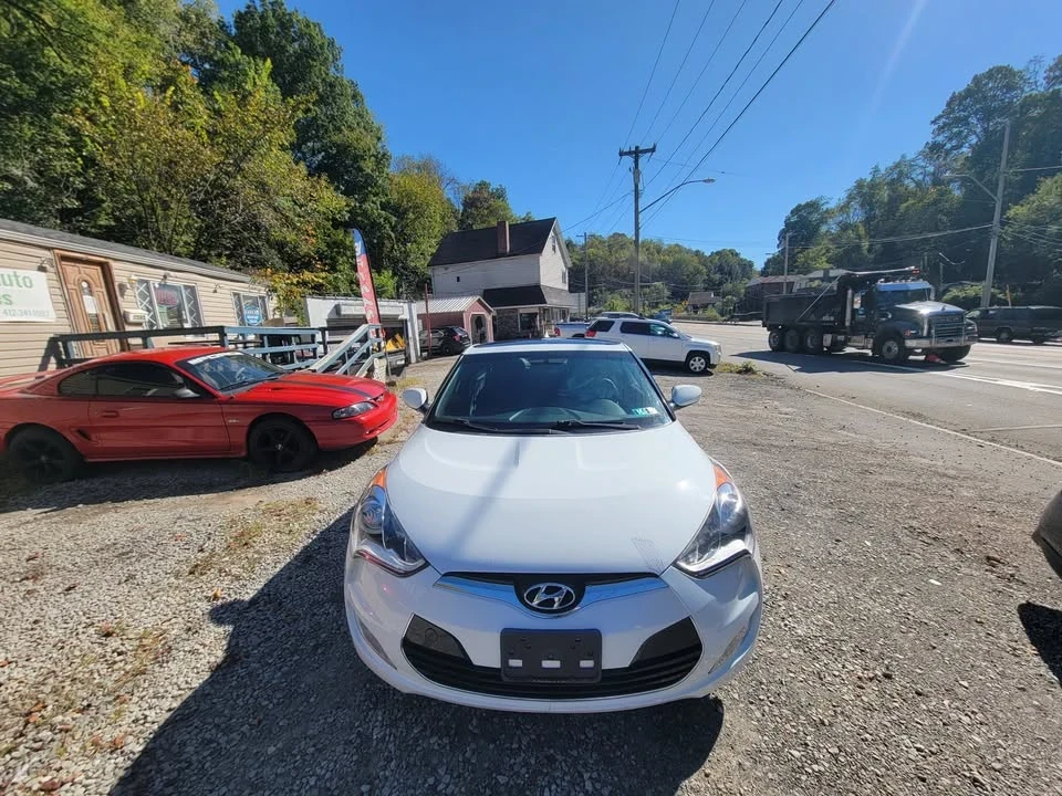 2016 Hyundai Veloster - Image 2 of 10