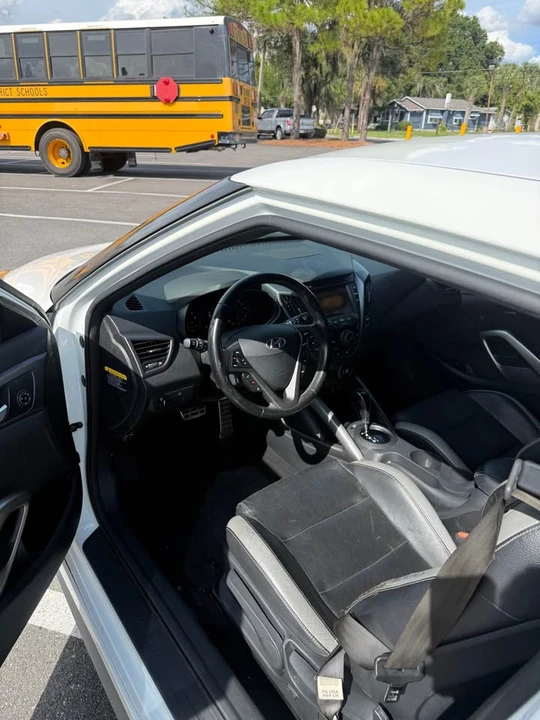 2016 Hyundai Veloster - Image 9 of 10